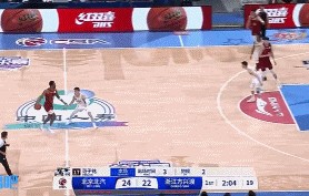 谈球吧(中国)官方网站站在了防守盲区！周琦篮下接队友传球 双手暴力虐筐