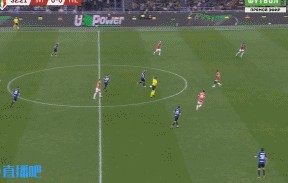 谈球吧离谱啊塔罗！塔雷米回做，劳塔罗无人看防弹射打高！