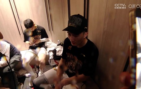 谈球吧孙铭徽谈夺冠：这是我们应该拿到的 希望不止是这一个冠军