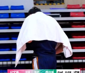 谈球吧官网登录入口周琦深夜更博自责：哨响是比赛的一部分 面对争议吹罚我该更冷静