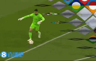 谈球吧差点卡里乌斯了！科斯塔开球被比雷斯挡向球门，还好自己门线解围