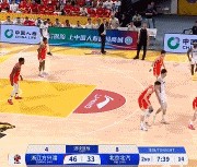 谈球吧体育app官网奋力反击！周琦击地妙传喂饼范子铭 杰曼抢断反击一条龙打停广厦