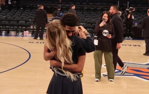 谈球吧👻哈利今天为何如此生猛？原来是有美女女友抱抱鼓励😘