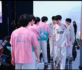 谈球吧我见过这场面？ON看到Tabe激动的从后台跑出来没崩住笑了出来