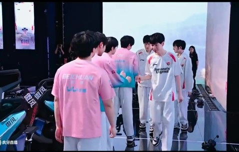 谈球吧我见过这场面？ON看到Tabe激动的从后台跑出来没崩住笑了出来