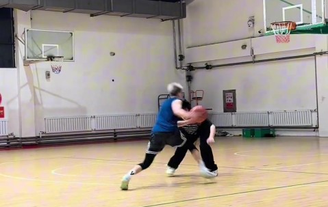 谈球吧(中国)官方网站郭艾伦：我眼睛恢复的很好要开始进步了 下赛季等我