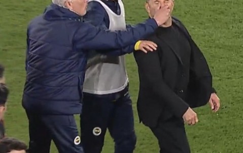 谈球吧加拉塔萨雷主帅再批穆帅：整个赛季都在哭泣，行为配不上执教水平