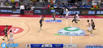 谈球吧体育app下载🤨稳住心态！古德温压哨上篮不中&抱怨裁判未吹犯规 被警告了！