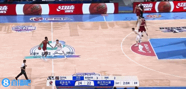 谈球吧(中国)官方网站站在了防守盲区！周琦篮下接队友传球 双手暴力虐筐