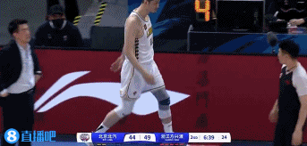 谈球吧👏回来了！次节还剩6分39秒胡金秋重新登场