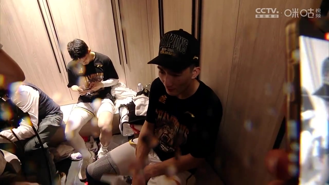 谈球吧孙铭徽谈夺冠：这是我们应该拿到的 希望不止是这一个冠军