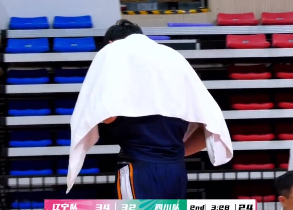 谈球吧官网登录入口周琦深夜更博自责：哨响是比赛的一部分 面对争议吹罚我该更冷静