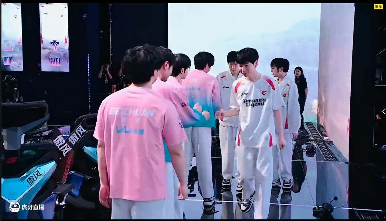 谈球吧我见过这场面？ON看到Tabe激动的从后台跑出来没崩住笑了出来