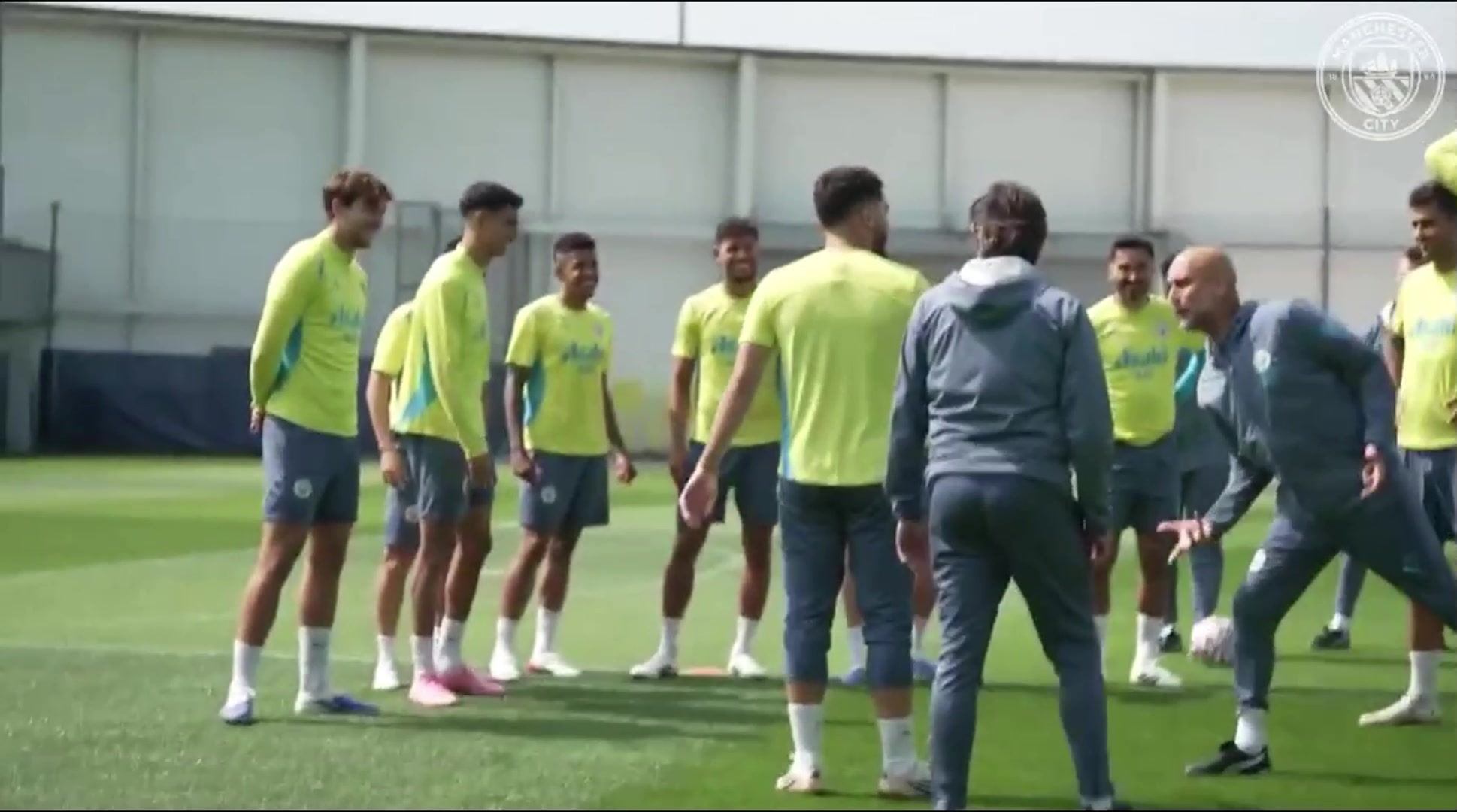 谈球吧(中国)官方网站紧张了🤣谢尔基发言：你们都是最棒的球员，瓜帅接话：还有教练